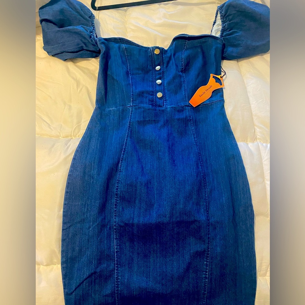 Off the shoulder denim dress 
Size large 
New with tags